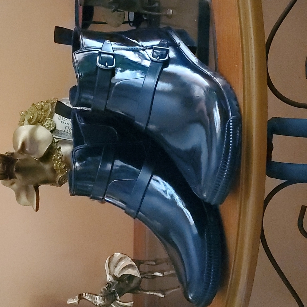 Cougar size 9 black rainboots